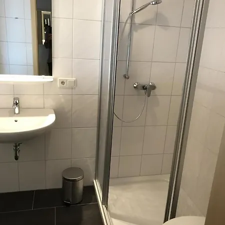 E17 Mit Wintergarten Und Terrasse *